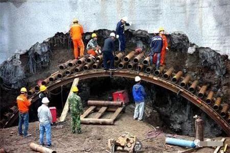 磐石隧道钢花管支护案例